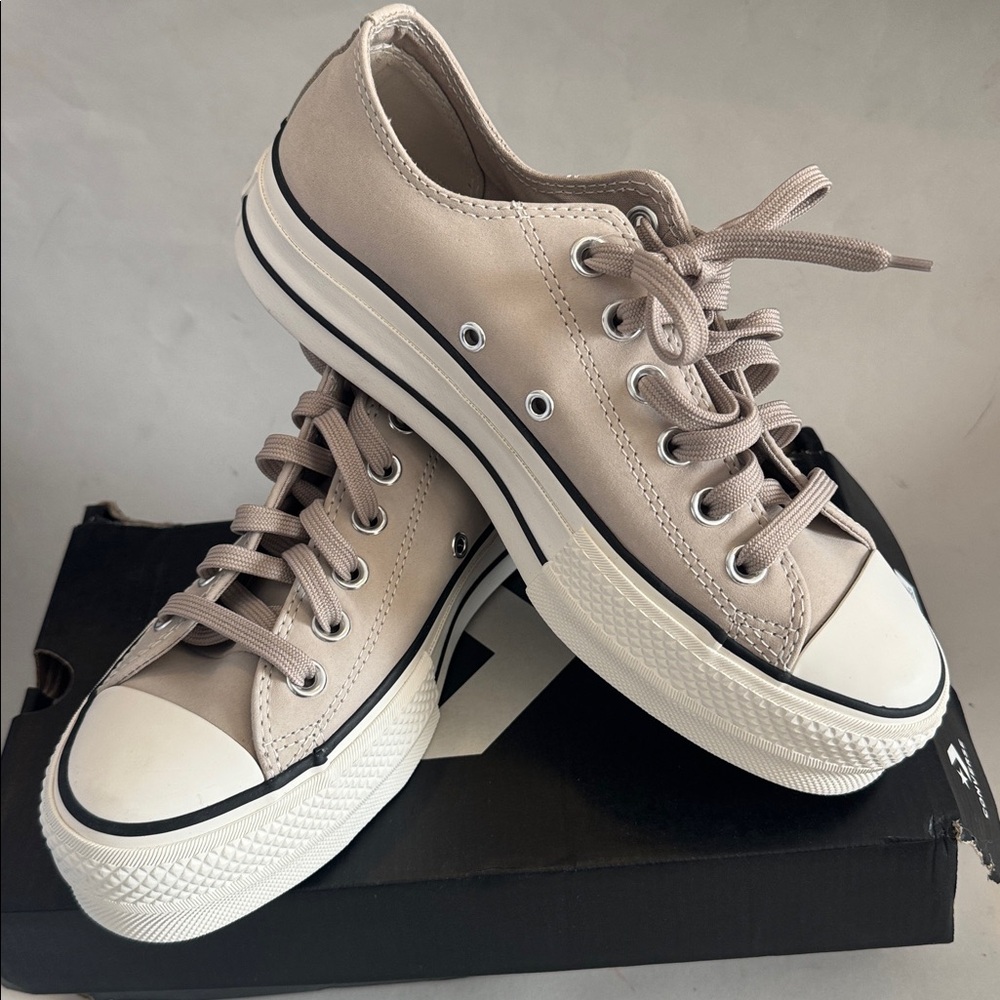 CONVERSE ALL STAR CTAS LIFT OX Leather Platform Papyrus Sneakers 6.5 NIB $80
